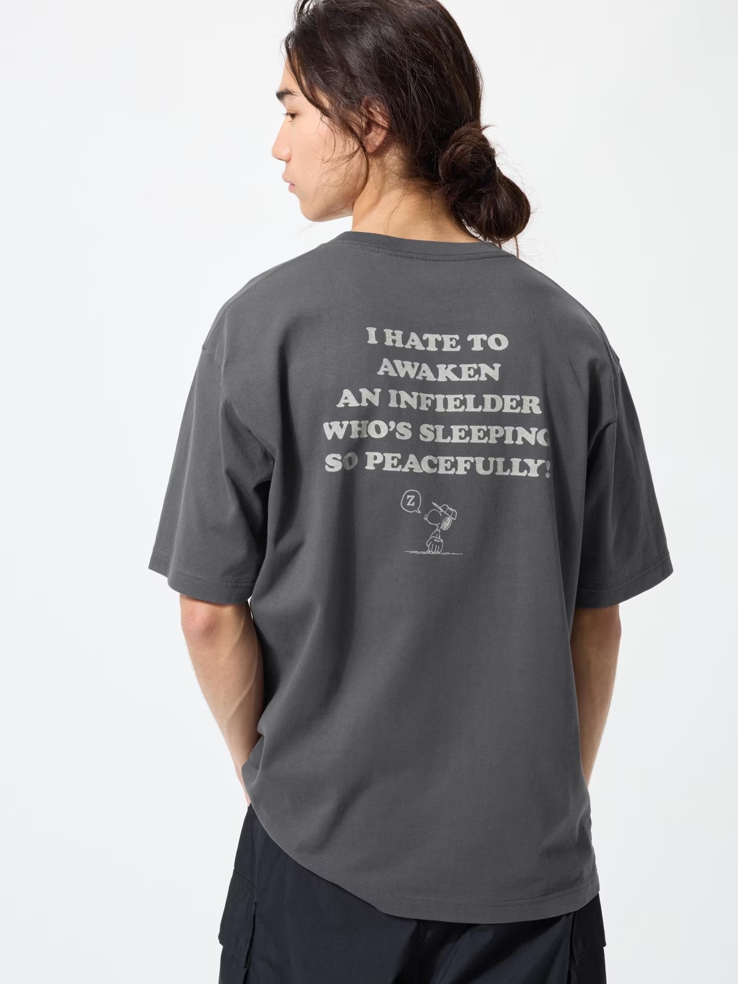 12月中旬発売「ピーナッツ」メンズTシャツ（オーバーサイズフィット）のコーデ例