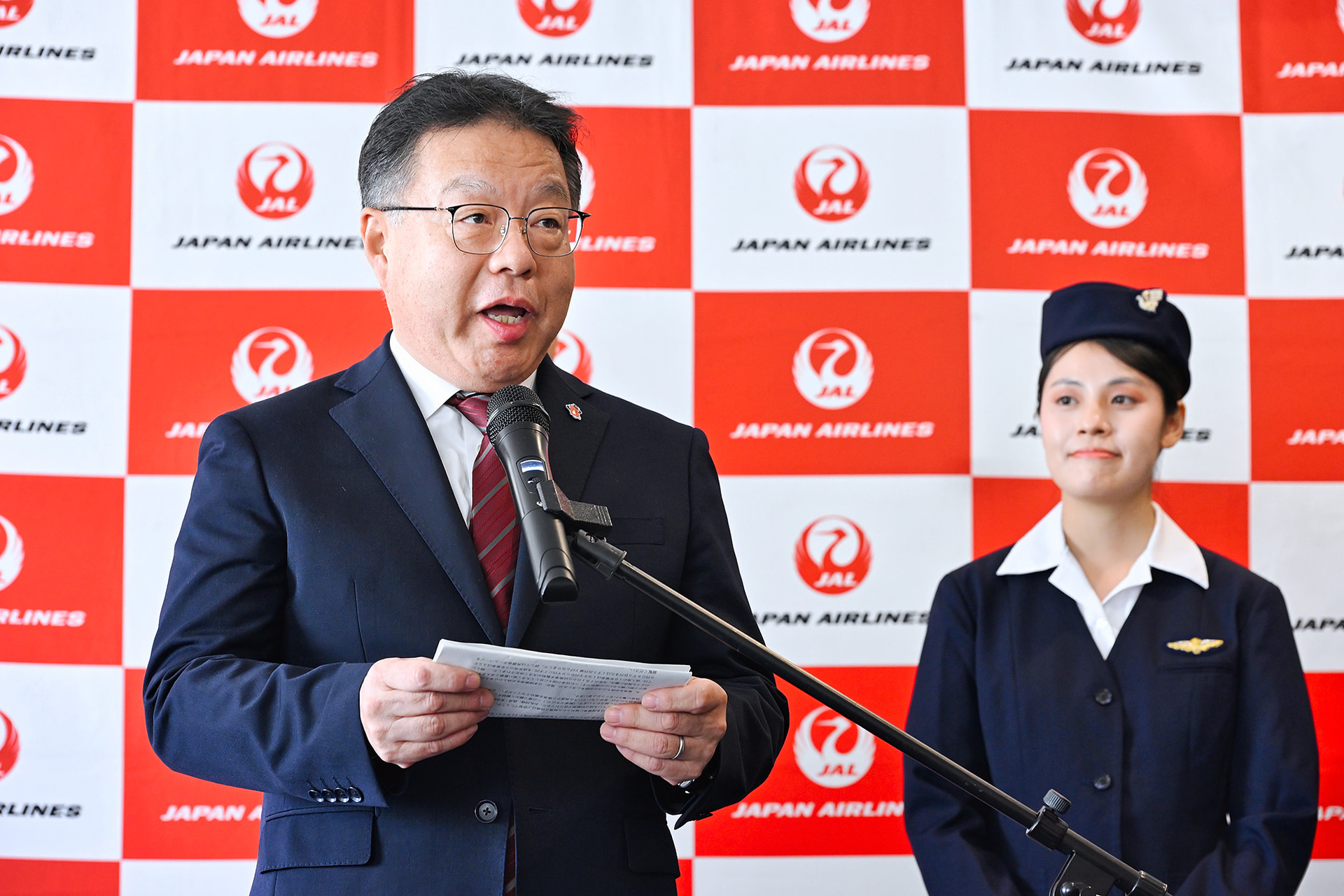 パスポートの重要性を改めて説明し、さらなるパスポート保有率向上を願う外務省 領事局旅券課 主席事務官 松田茂氏