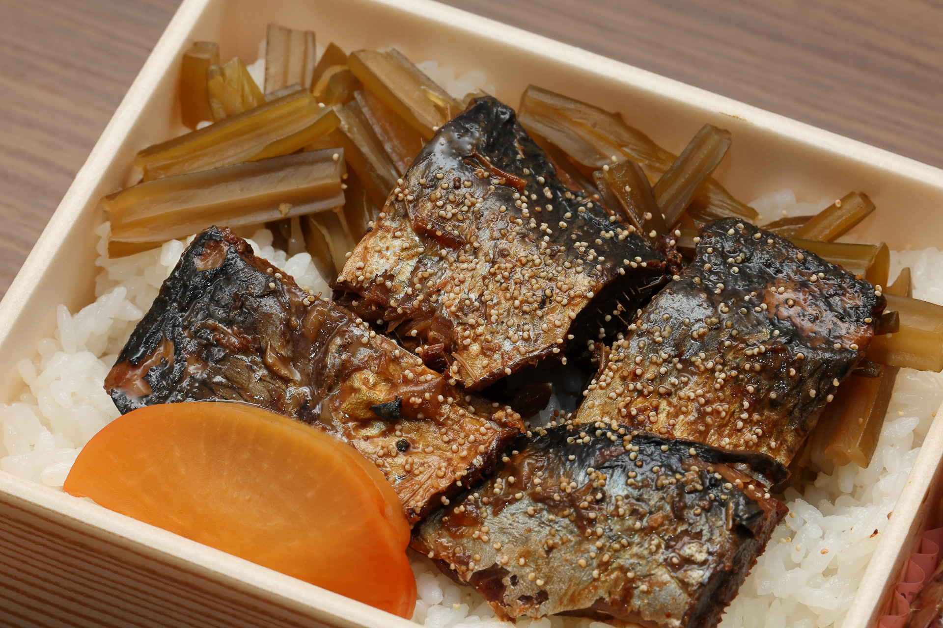 大ぶりな鰊は身も厚く、鰊本来のあじわいと甘露煮特有の甘さが共存しています