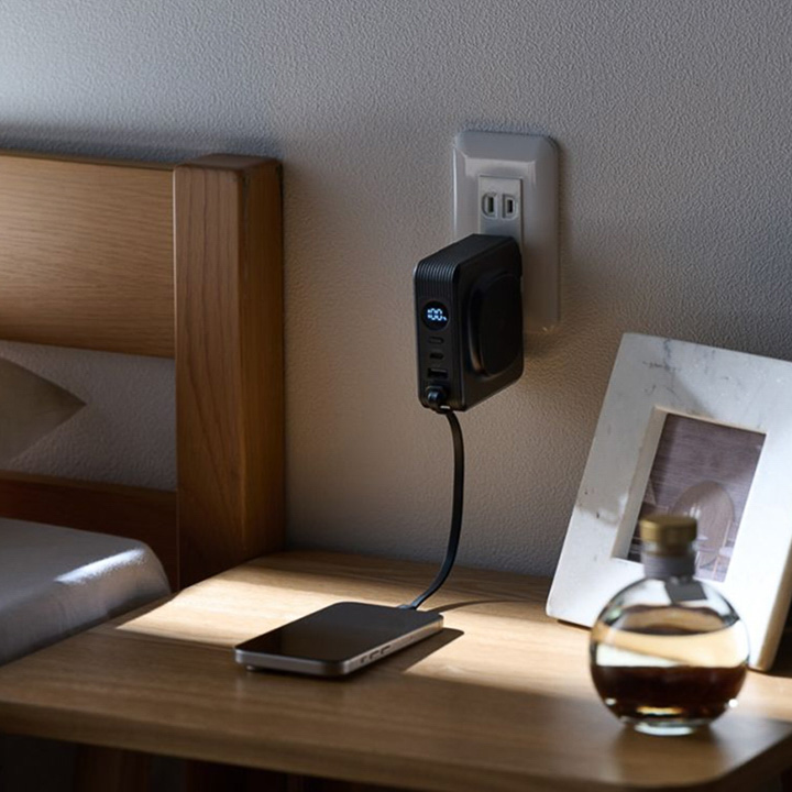 一体型ケーブル、USBポート、ワイヤレスなどさまざまな手段で充電できる