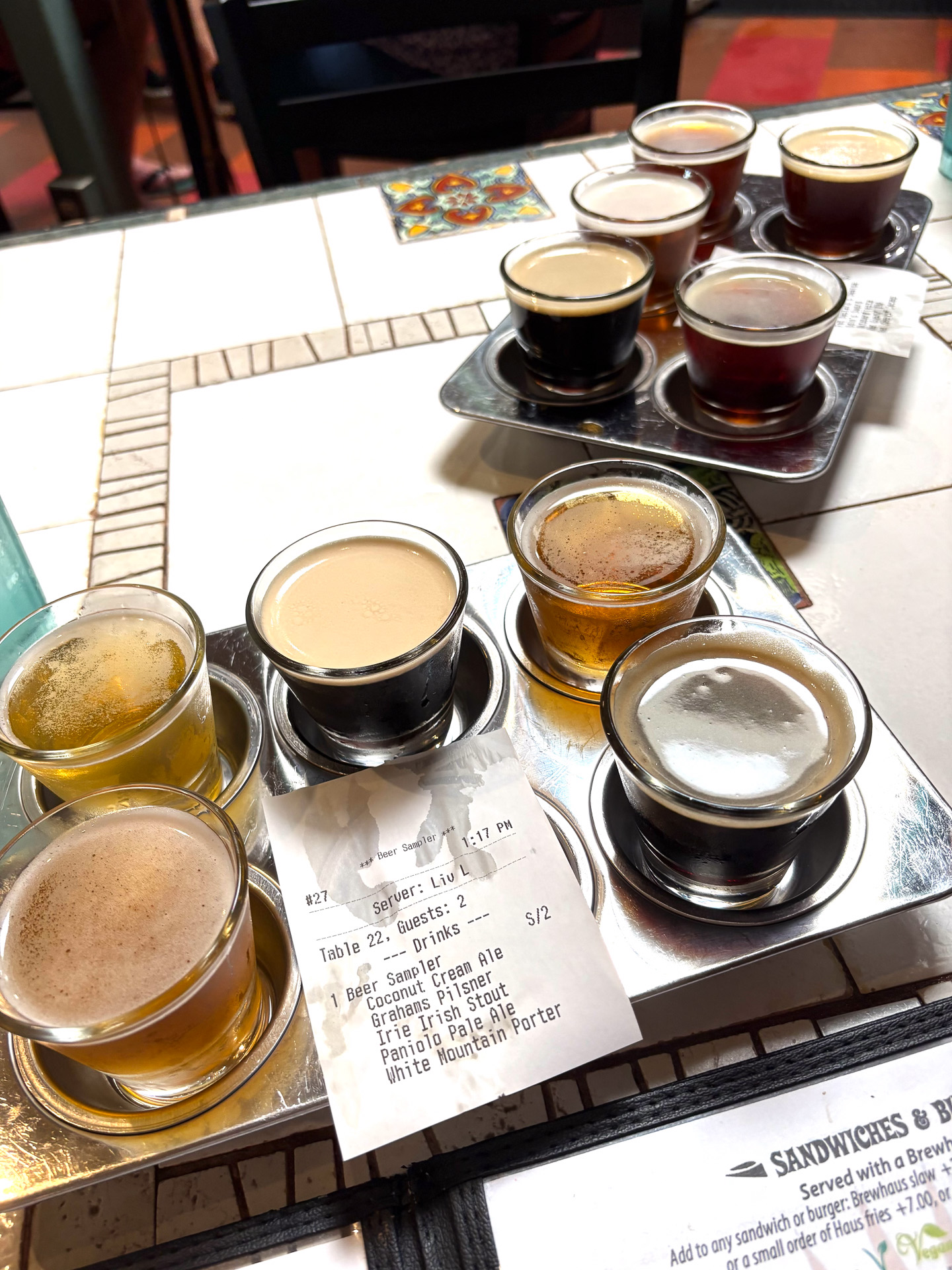 好みのビールを5種類選べるサンプラー（10ドル）