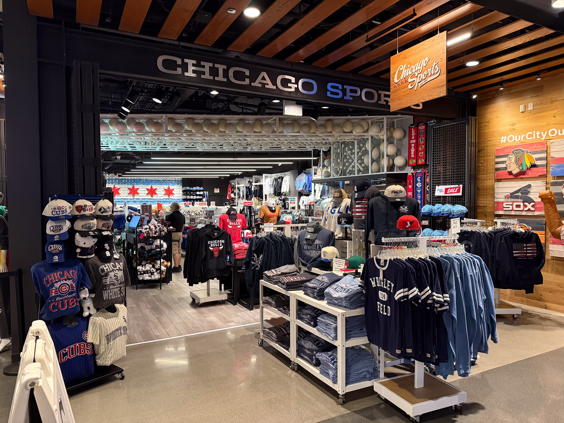 スポーツが盛んなシカゴだけあって、スポーツグッズショップもある
