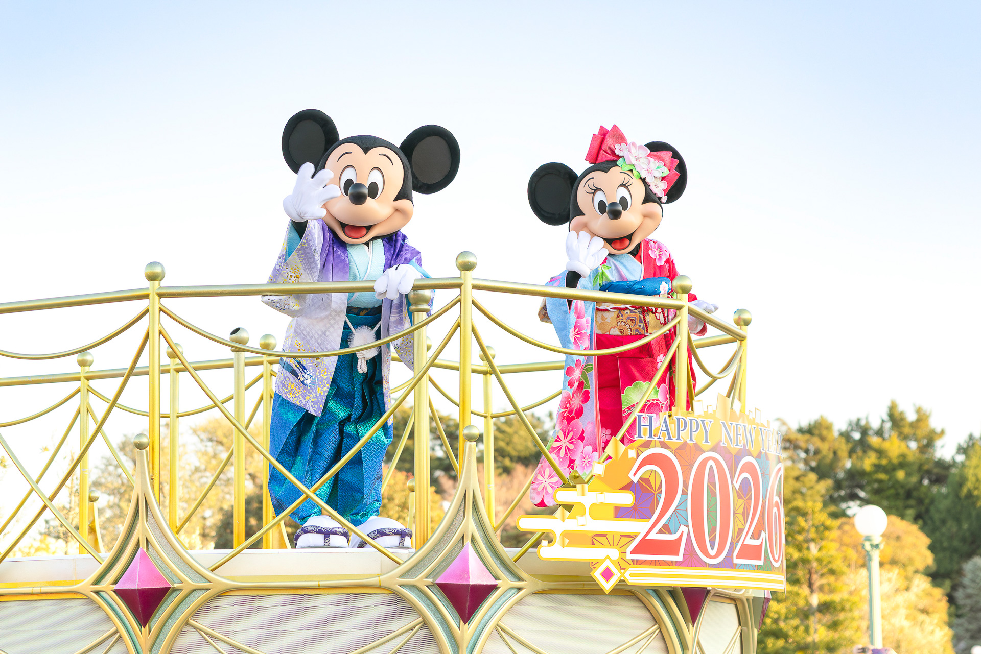 東京ディズニーリゾートのお正月は1月1日から。和服姿にミッキーマウスたちに会える
