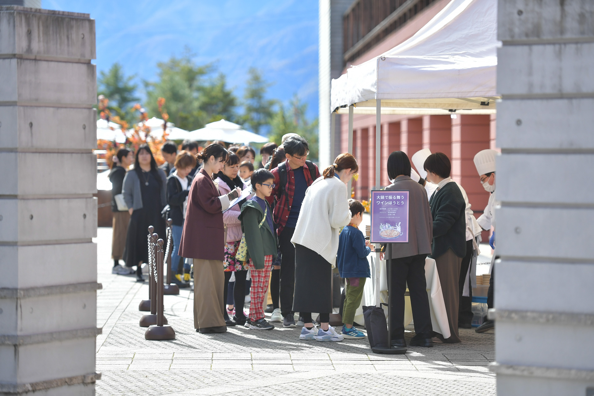 当日は大盛況！多くの方が行列に並び「ワインほうとう」を楽しんだ！