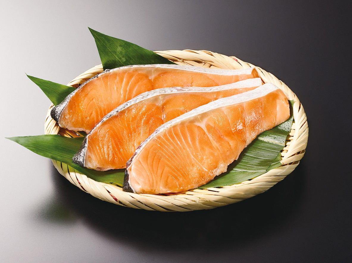 塩銀鮭 甘塩味＜チリ産原料使用＞（1切れ192.24円）