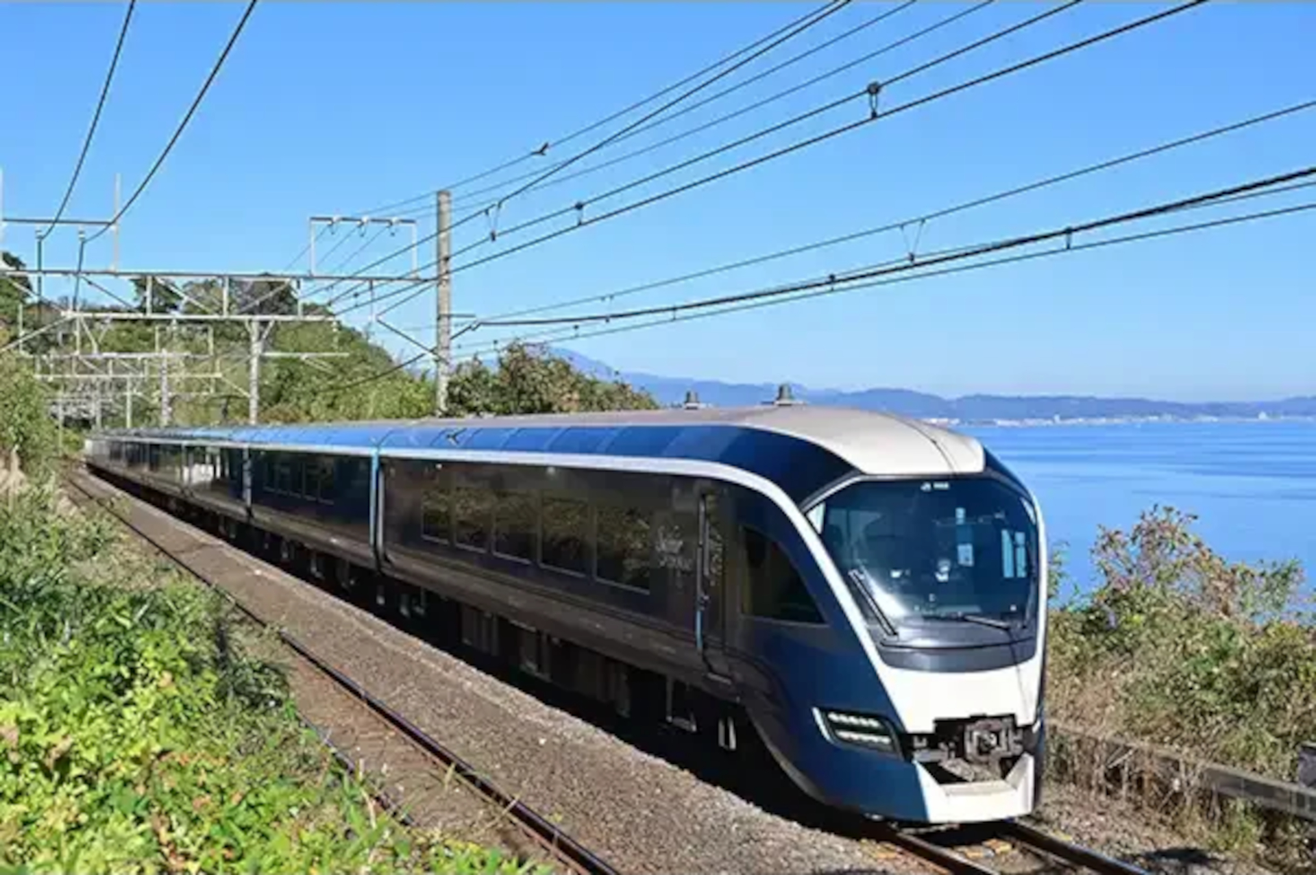 オーシャンビューの観光列車「サフィール踊り子」に乗って静岡・南伊豆の温泉宿へ