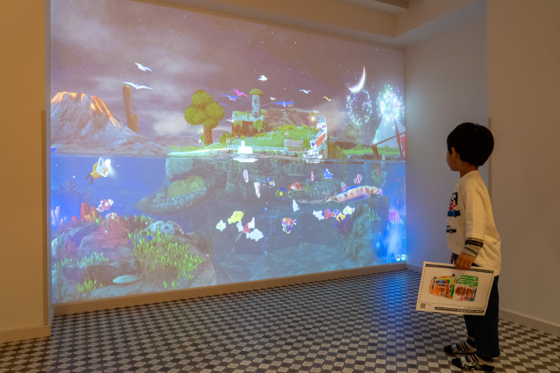自分が描いた絵が壁面の大画面で動き出す楽しいデジタルコンテンツ
