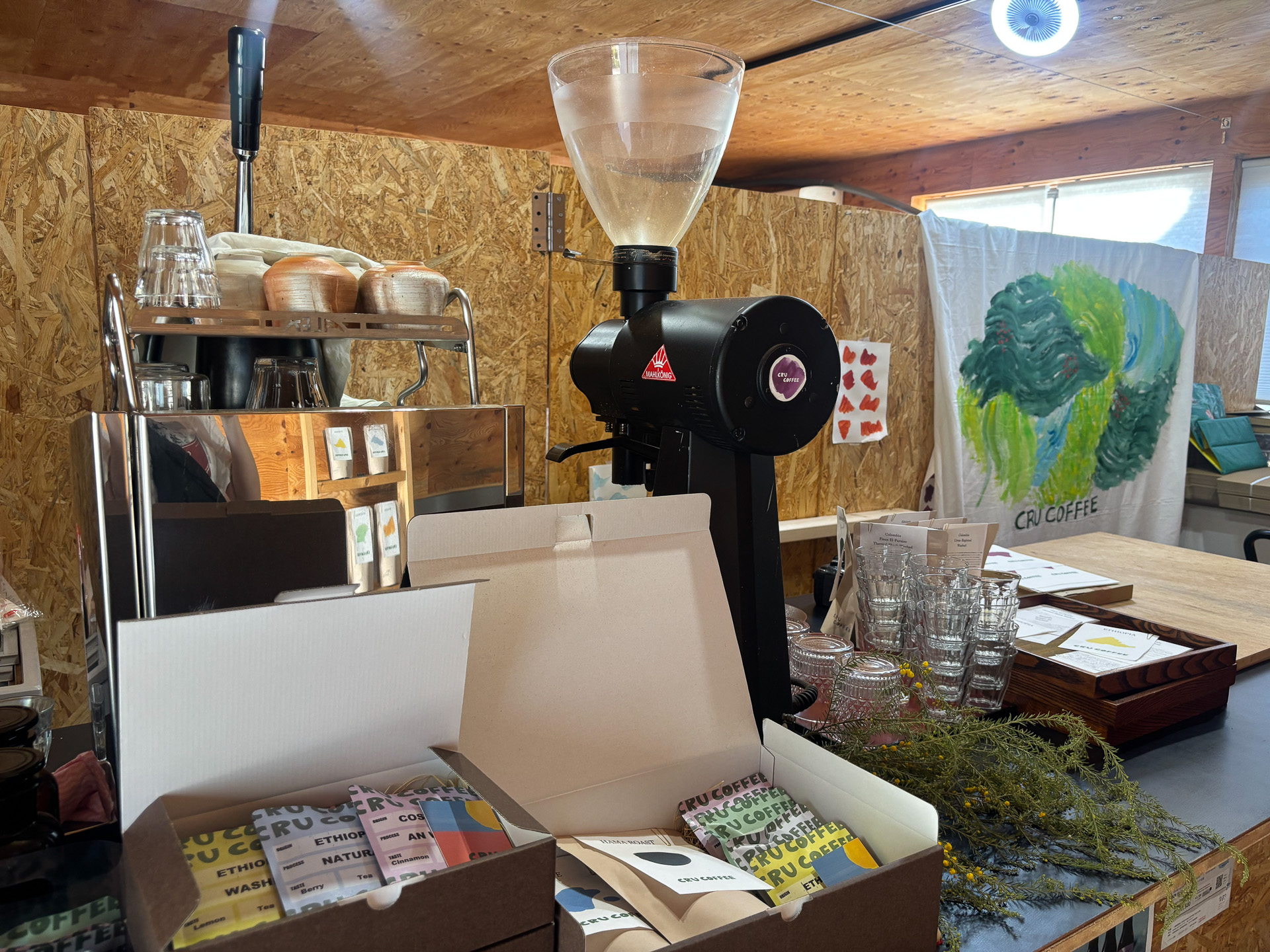 おしゃれな雰囲気のCRU COFFEE