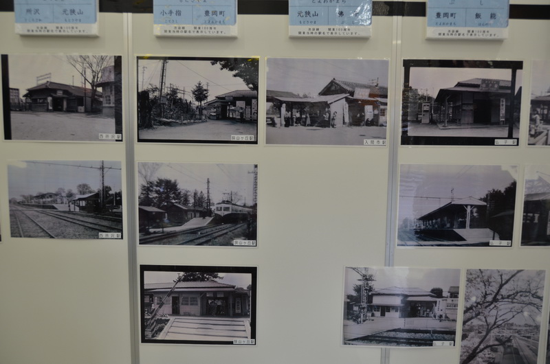 飯能駅では、池袋線沿線の駅舎の写真パネルなども展示された