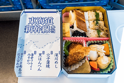 週末駅弁】新大阪駅「東海道新幹線弁当」 おかずの種類が豊富で飽き