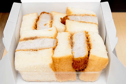 週末駅弁 東京駅 東京 極厚三元豚 カツサンド お腹いっぱい食べられる厚さ7cm強の巨大カツサンド トラベル Watch