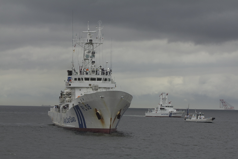訓練海域に集合する船艇