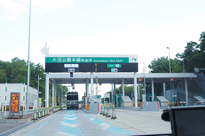 大沼公園ICから道央自動車道に乗ります。函館～富良野の410kmとは、東京～宮城県・石巻市くらいと離れています。北海道は本当に大きかったです