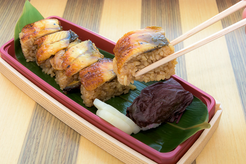 ふわりと柔らかいうなぎとタレで味付けされたご飯が美味しさを引き出しています