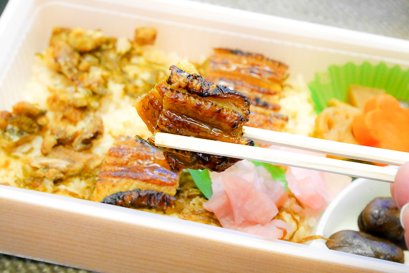 穴子の蒲焼きは、しっかりとした穴子の風味に、香ばしさとたれの甘辛さが加わって、非常に美味しいです。生臭さがほとんどない点も嬉しい部分です