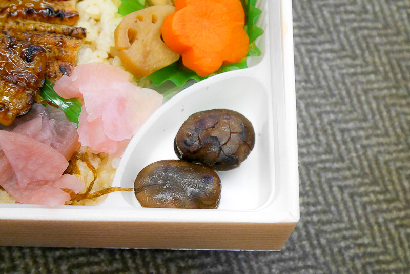 おかずとして、香川の郷土料理「しょうゆ豆」も添えられています