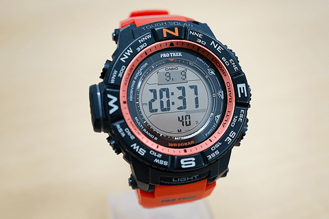 山の定番腕時計、カシオ「プロトレック」を湖で活用してみた トリプル
