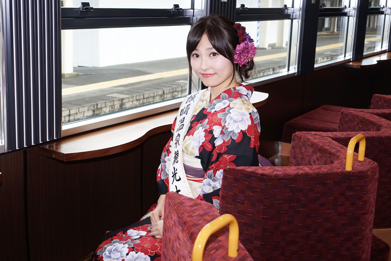 車内での城崎温泉観光大使 月島ほたるさん