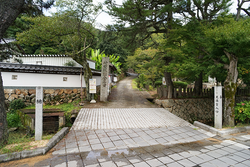 寺町通りから駅裏登山道への入口