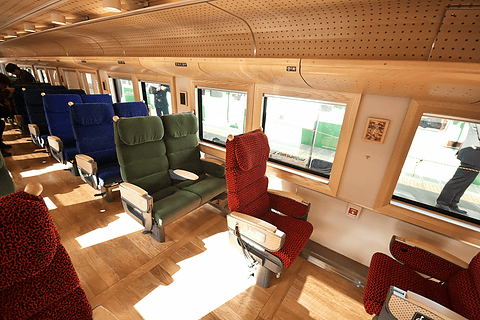 京都丹後鉄道のリニューアル特急車両「丹後の海」を徹底紹介 水戸岡氏