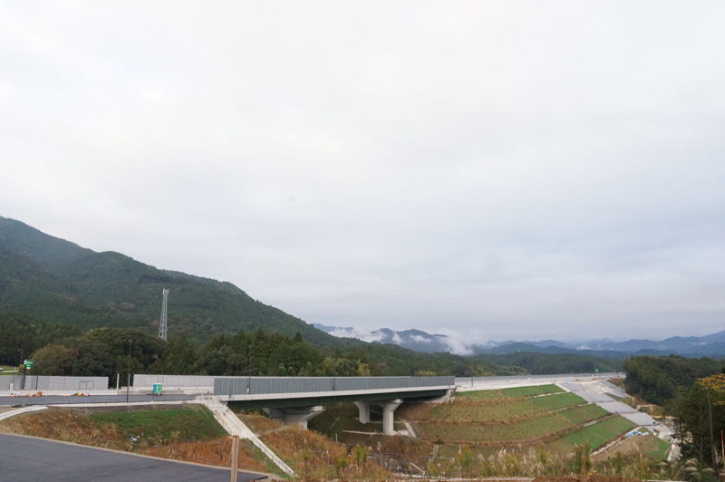 名古屋方面へ続く道路