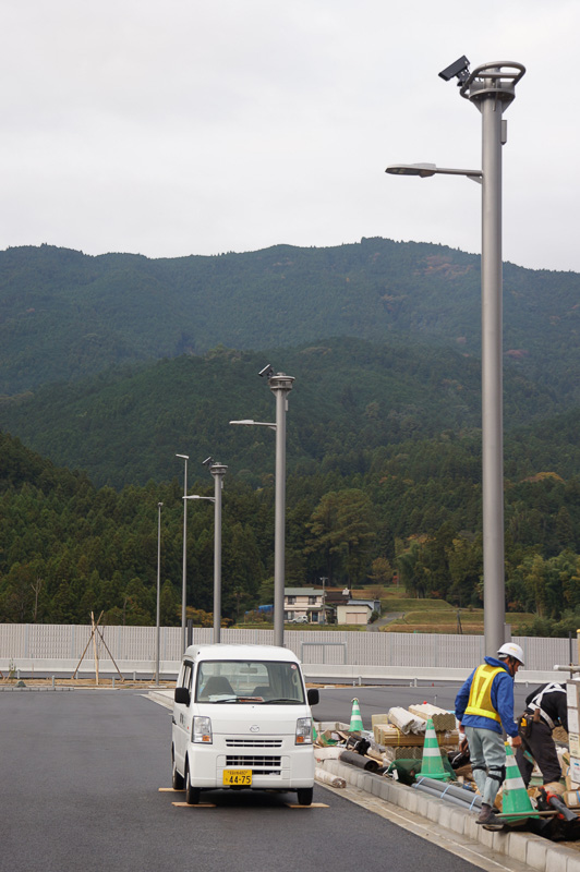 駐車場にはカメラを設置、画像処理で混み具合を把握して案内表示板に示される