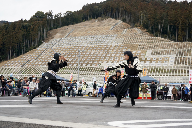 服部半蔵忍者隊によるパフォーマンスも