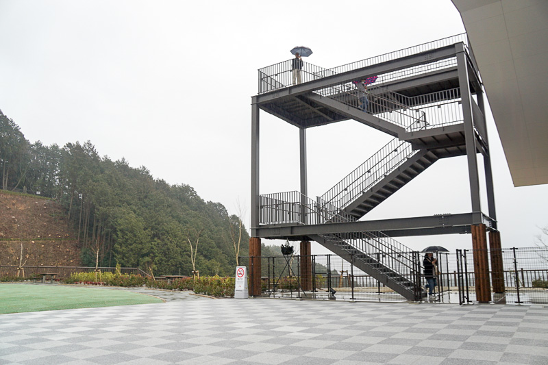 同施設には周辺の景色を見物できるものみやぐらが用意された