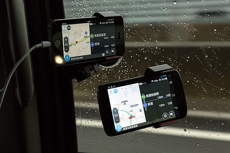 「ゼンリンいつもNAVI［ドライブ］」のiOS版とAndroid版を同時に装着して新東名を実走チェック