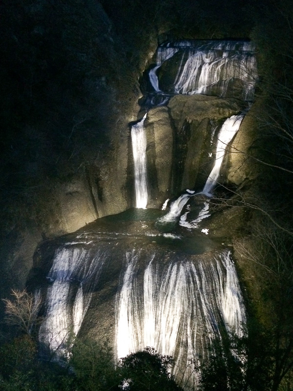 第2観瀑台から見る夜の滝