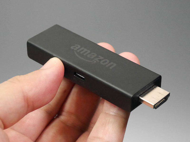 Fire TV Stick本体。名前のとおりスティックの形状。テレビとはHDMIで接続する