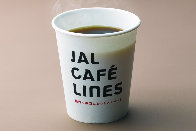 4月1日からドリップコーヒー化が始まる「JAL CAFE LINES」。ファーストクラスの味が国内線クラスJ/普通席でも楽しめる