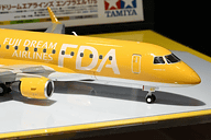 タミヤ、1/100「フジドリームエアラインズ エンブラエル 175」を
