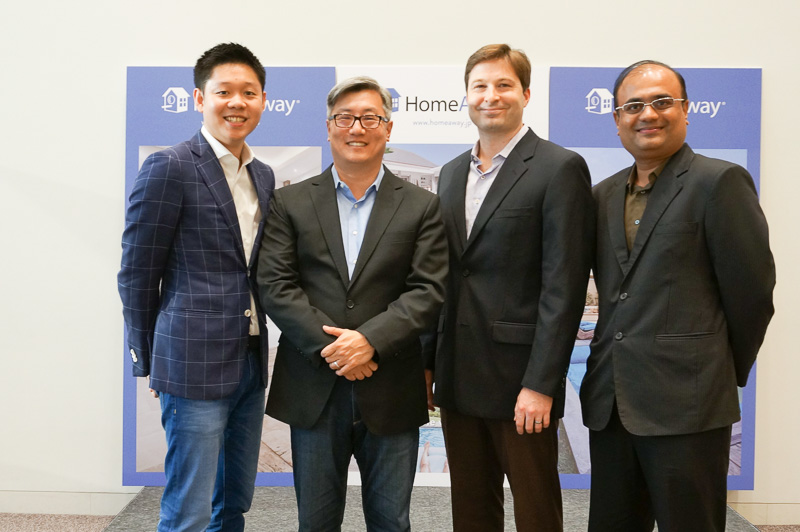 左から、HomeAway日本支社長 梅澤亮氏、HomeAway 最高戦略責任者 Jeff Hurst氏、同 最高e-コマース責任者 John Kim氏、同 執行役員 アジア管轄 Prashant Kirtane氏