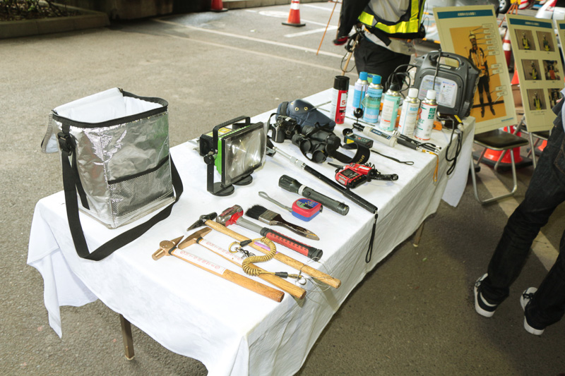 装備の解説に合わせ、高速道路上や高架下の巡回点検や徒歩点検などの日常点検、接近点検を行う定期点検についても説明がされていた