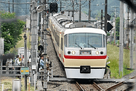 特急レッドアロー号と蒸気機関車「C58」が引く「SLパレオエクスプレス