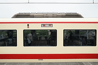 特急レッドアロー号と蒸気機関車「C58」が引く「SLパレオエクスプレス