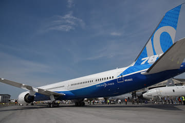 ボーイング、787-10型機の初号機をシンガポール航空へ納入。5月3