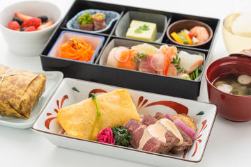 JAL、国際線ファーストクラス、ビジネスクラスの機内食に
