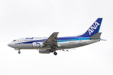 ANA、737-500“スーパードルフィン”退役に向けて残る3機に記念