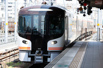 JR東海、新型特急ひだHC85系デビュー。記念の限定ツアーや駅弁