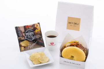 JAL、シートファブリックを再利用したショルダーバッグ発売