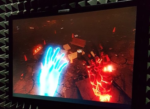 「The Unspoken」、見下ろすと自分の手が見える