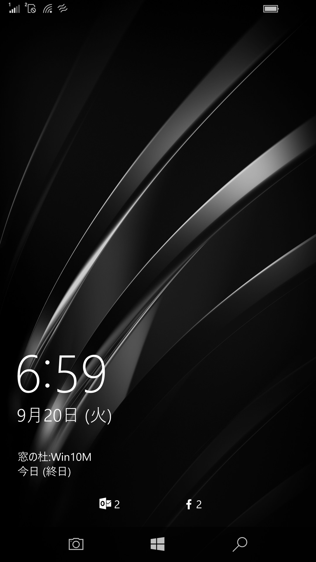 ロック画面には「カメラ」アプリを呼び出すアイコンが加わった（画面左下）。こちらを長押しするとカメラが起動する