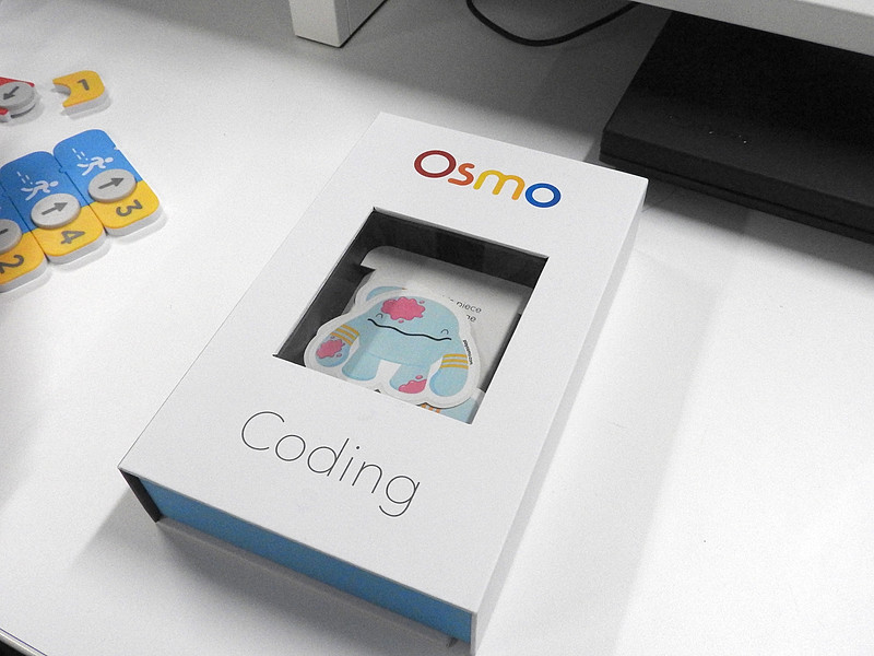 アメリカのTangible Play, Inc.が開発した“OSMO Coding”のパッケージ