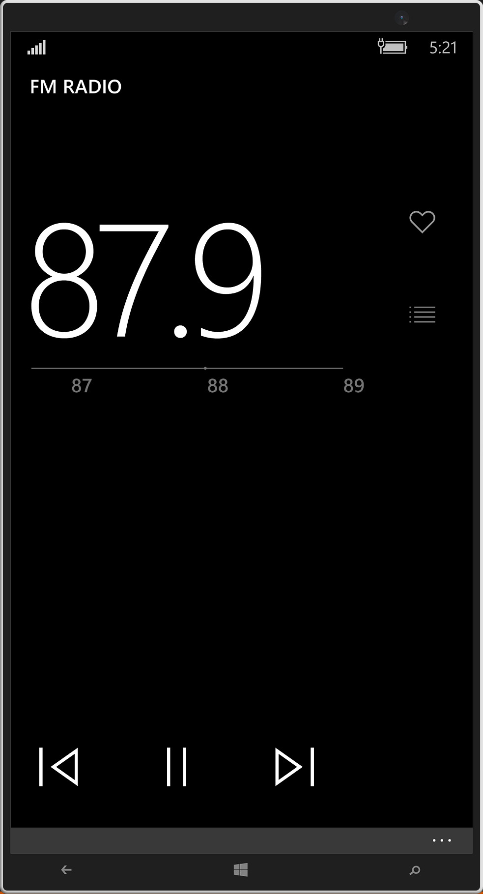 エミュレーター上で起動した「FMラジオ」。Microsoftの開発者は“FMラジオの利用数が少ない”ことを理由にアプリを削除したという