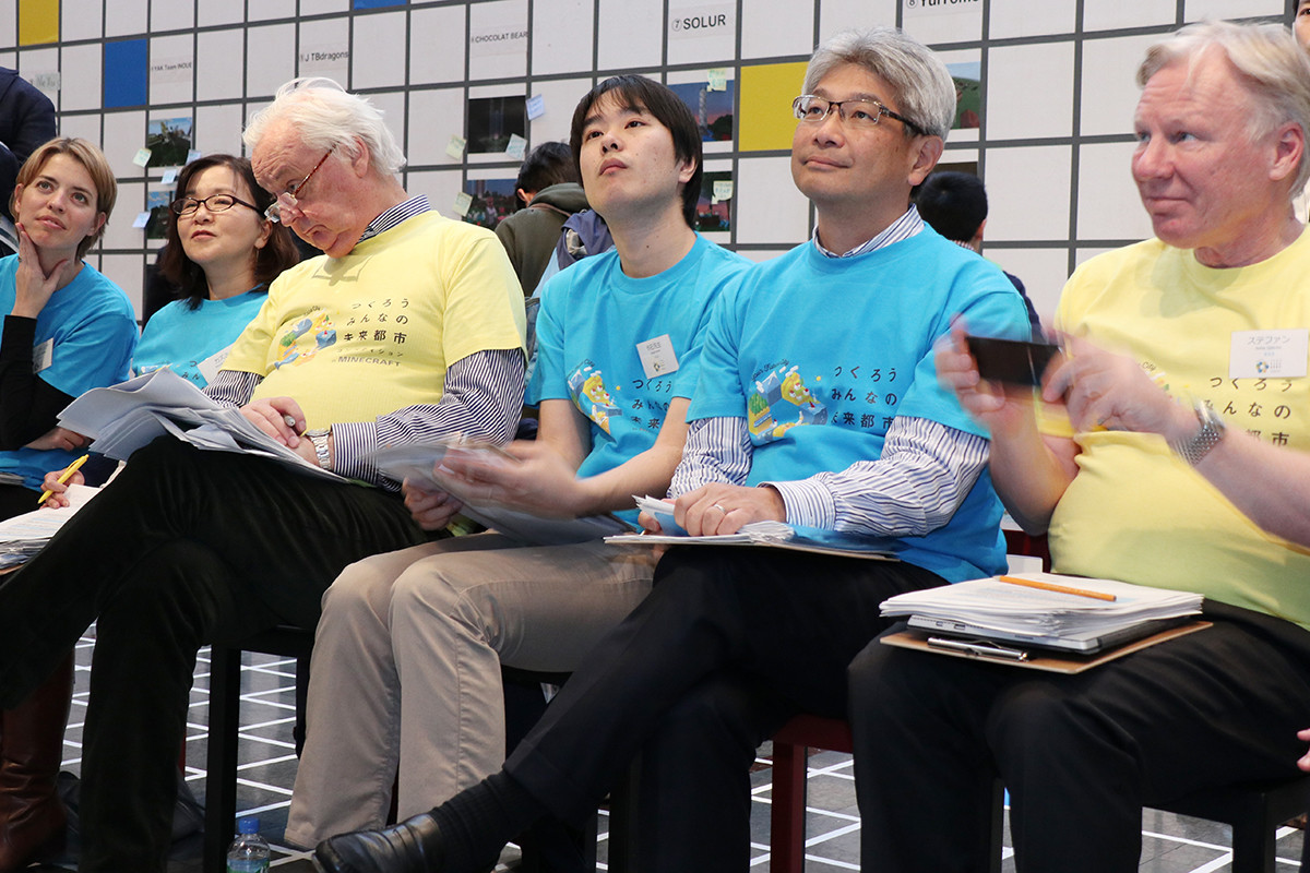 審査員の面々。右から2番目が日本マイクロソフト 織田浩義氏