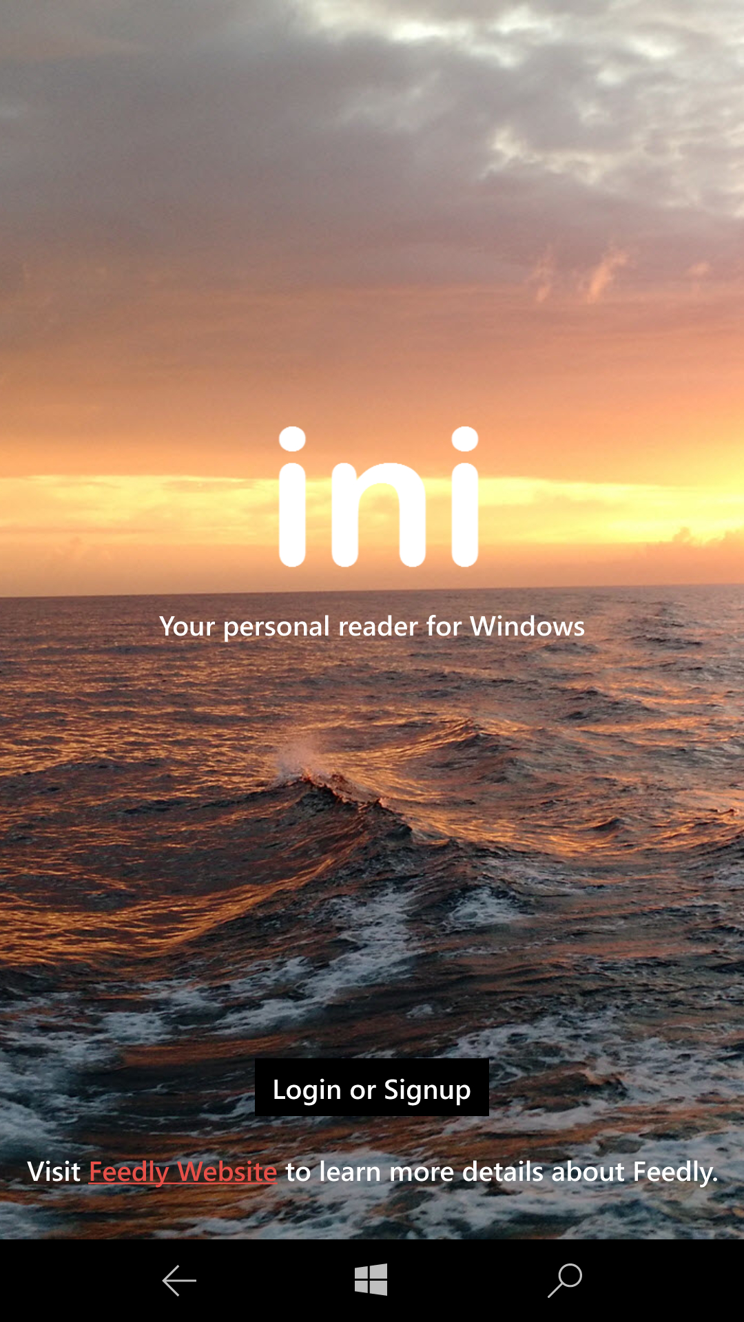 「iNi Reader」のメイン画面。こちらもFeedlyへのサインインが必要だ