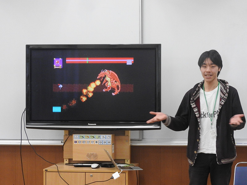 ラスボスのドラゴン。ドラゴンのHPは上の赤いバーで、プレイヤーのHPは下の青いバー。ドラゴンは攻撃力も高いので、そのままでは瞬殺されてしまう