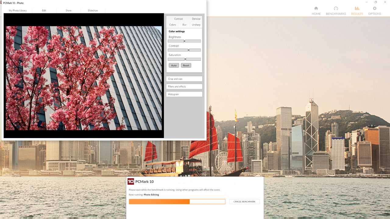 ベンチマークテストの実行画面